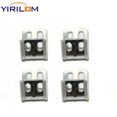 مشبك زنبركي بأربعة ثقوب مغطى بنصف بلاستيك مع طلاء زنك لربط نوابض الأريكة على شكل ثعبان بإحكام